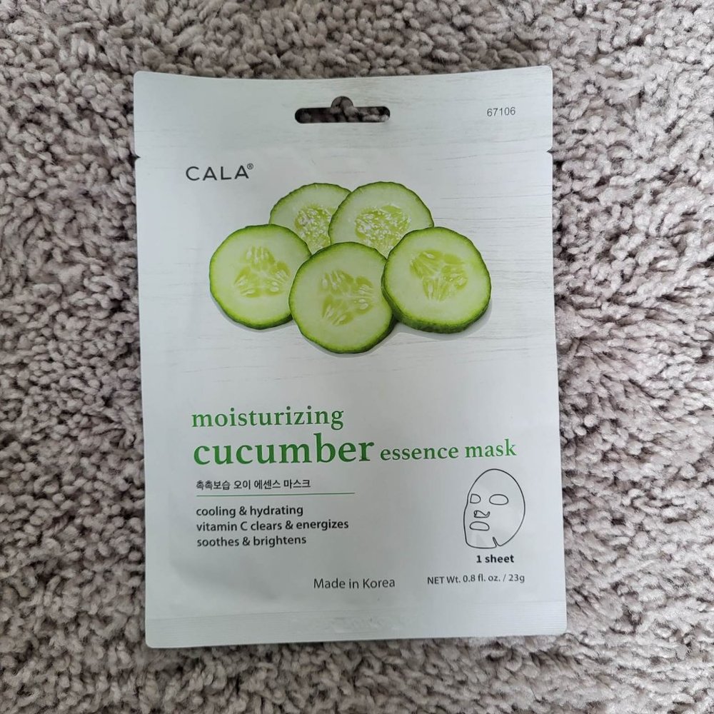 New CALM AND LIGHTEN  Moisturizing MASK WITH CUCUMBER AND VITAMIN C